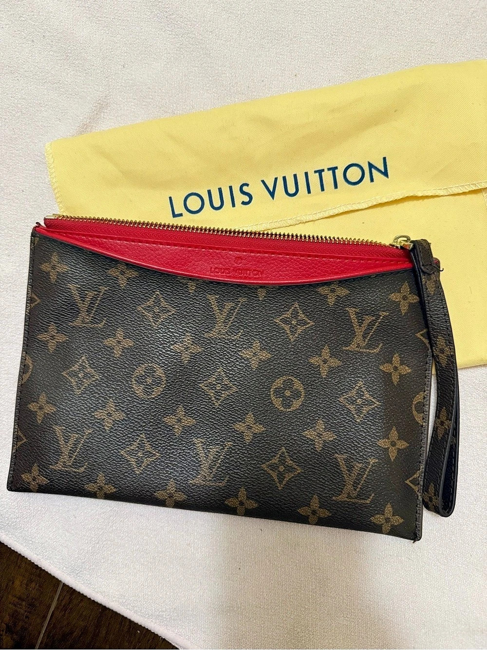 Louis Vuitton Neverfull Pochette Wristlet in Brown & Red